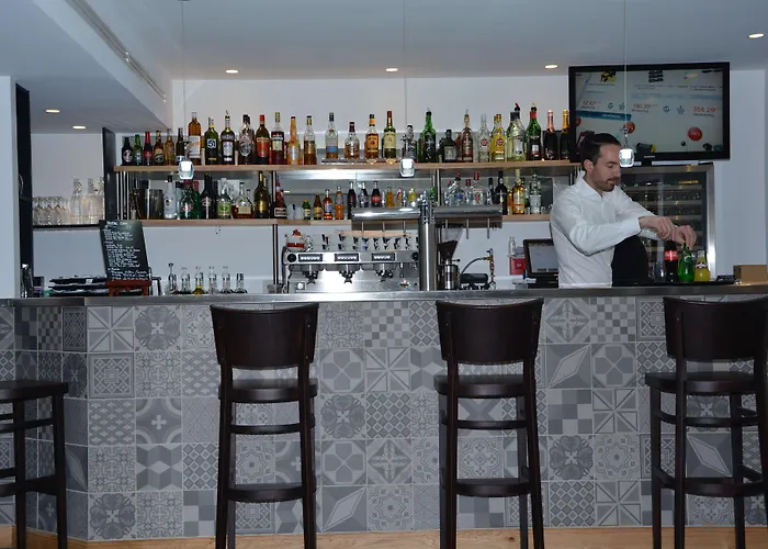 Le Matisse Värdshus Pau