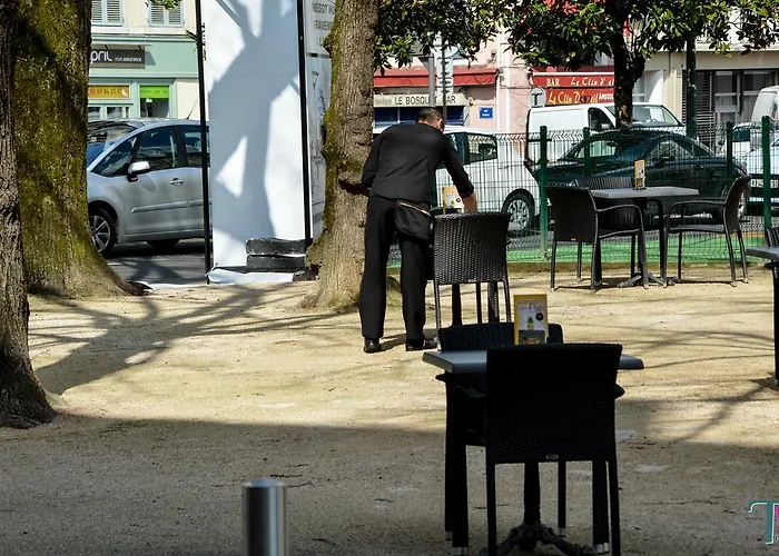 Le Matisse Värdshus Pau